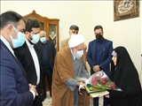 دیدار معاون استاندار تهران با خانواده شهید معزز اسدیان